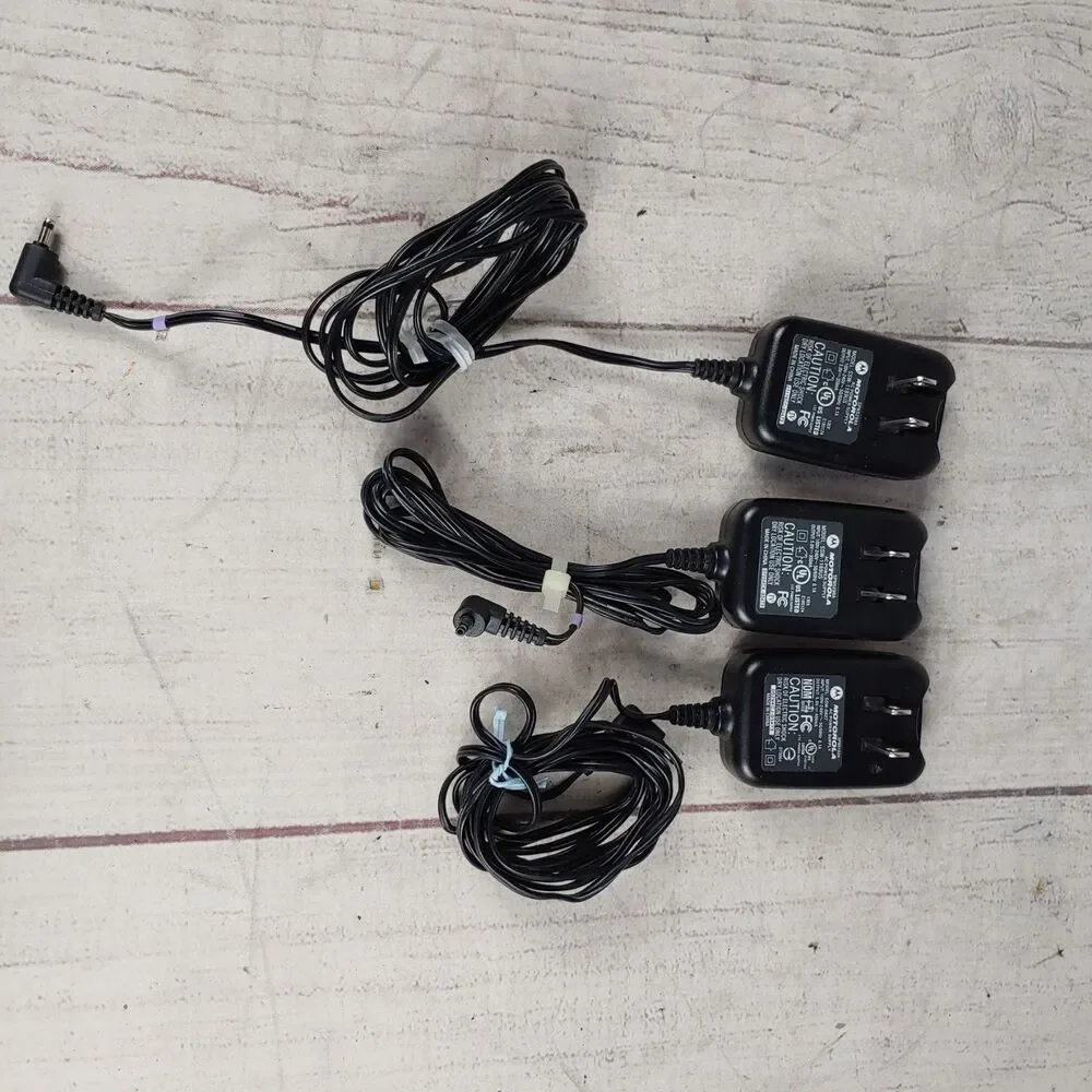 LOT OF 3 - Motorola C139 Black Candy Bar Cell Phones TESTED WORKING w/ Chargers